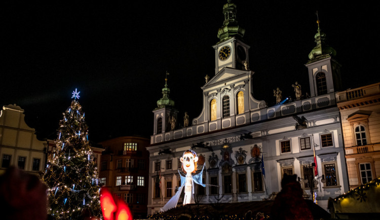 Na náměstí udou punč rozlévat radní.