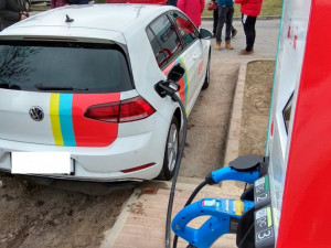 U Globusu ode dneška funguje první dobíječka pro elektromobily v Budějcích