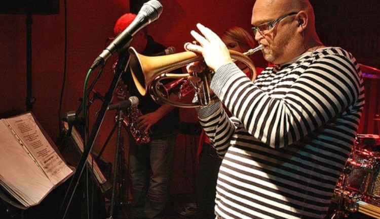 HE band chystá ve Slavii pořádnou vánoční party