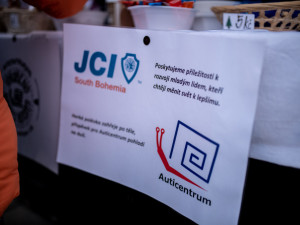 Ochutnejte polévku od JCI South Bohemia. Koupí podpoříte budějcké Auticentrum