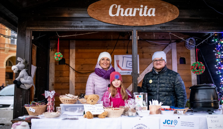 Ochutnejte polévku od JCI South Bohemia. Koupí podpoříte budějcké Auticentrum