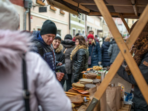 Punče a vánoční atmosféra. Třiadvacátá Staročeská ulička přilákala snad každého