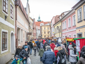 Punče a vánoční atmosféra. Třiadvacátá Staročeská ulička přilákala snad každého