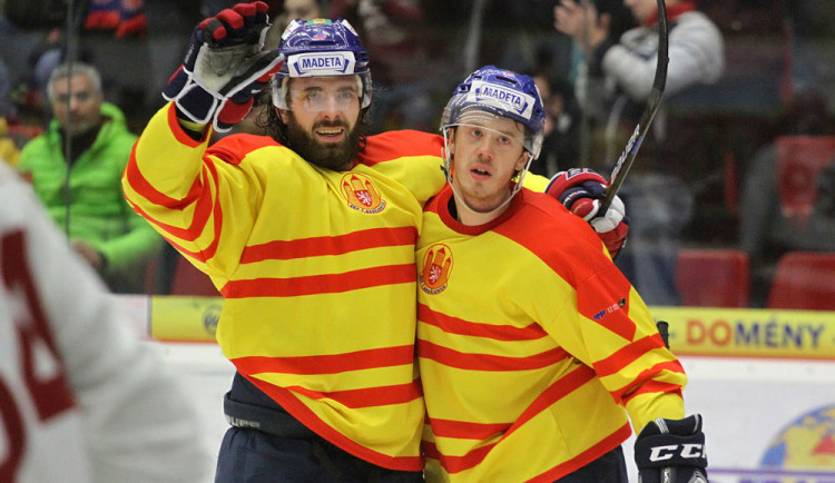 Jihočeši vedli po první třetině i díky brankám Lukáše Endála a Pavla Pýchy (zleva) čtyřgólovým rozdílem