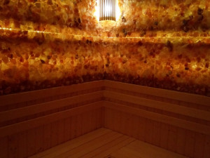 Rodinný wellness Salon King nabídne unikátní solnou finskou saunu i větší solnou jeskyni