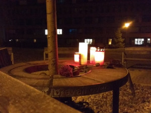 Lavička Václava Havla v kampusu Jihočeské univerzity