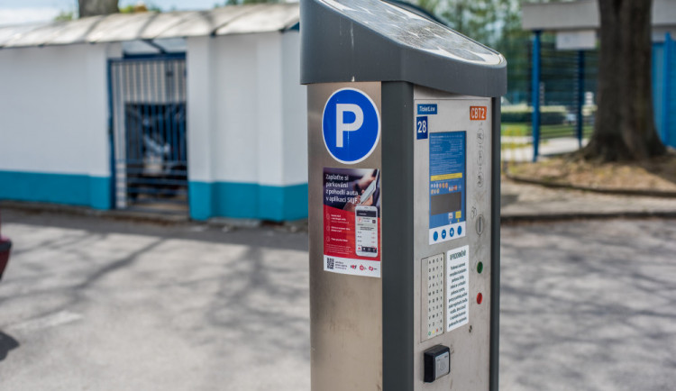 Budějce budou mít nové parkovací automaty, měly by fungovat od podzimu