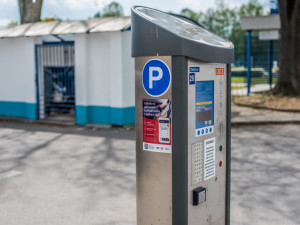 Budějce budou mít nové parkovací automaty, měly by fungovat od podzimu