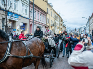 Lidé přivítali na nádraží prezidenta Masaryka. Ne všichni ho ale viděli.