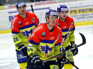 Oba domácí góly vstřelil Pavel Pýcha (v popředí)