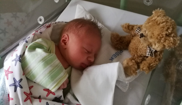 První letošní miminko se jmenuje Tomášek. Narodil se v Písku