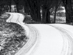 SJÍZDNOST: Jihočeské silnice jsou sjízdné s opatrností, hrozí sněhové jazyky