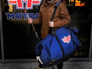 Milan Džuba se učí bruslit.