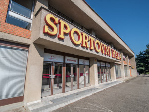 Krajský úřad zrušil stavební povolení na Multifunkční centrum Dlouhá louka. Problém byl s vodovodem a kanalizací