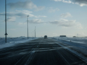 Na jihu Čech leží na některých silnicích zledovatělý sníh