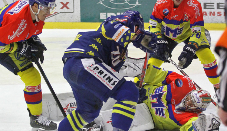 Přerovský Jakub Navrátil ve velké šanci před Petrem Kváčou