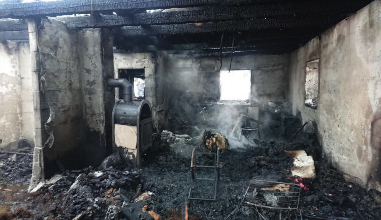 Rodině kompletně shořel celý dům