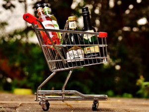 Česká obchodní inspekce si posvítila na prodej alkoholu mladistvým. Více než polovina prodejců porušila zákon