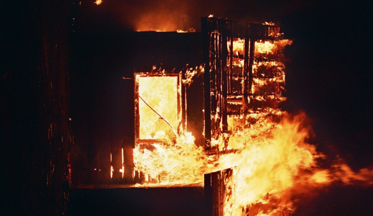 V Mirovicích hořela dílna