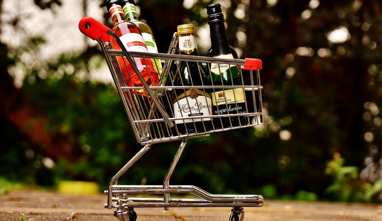 Koupit alkohol není pro mladistvé žádný problém