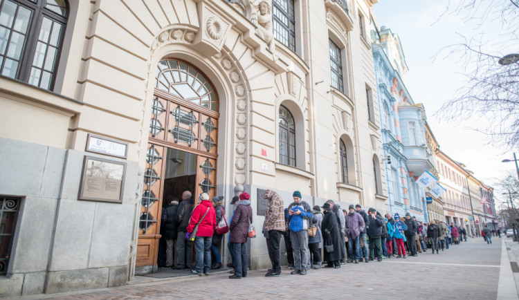 Česká národní banka vydala další výroční dvacetikoruny. Na Lannovce lidé stáli dlouhou frontu