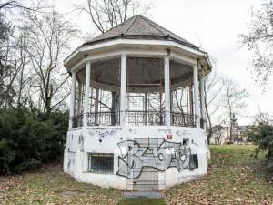 Altán v parku Háječek čeká rekonstrukce. Bude z něj kavárna