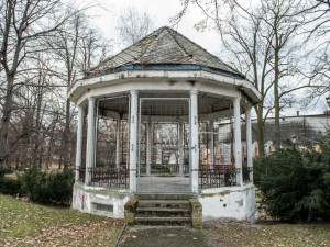 Altán v parku Háječek čeká rekonstrukce. Bude z něj kavárna