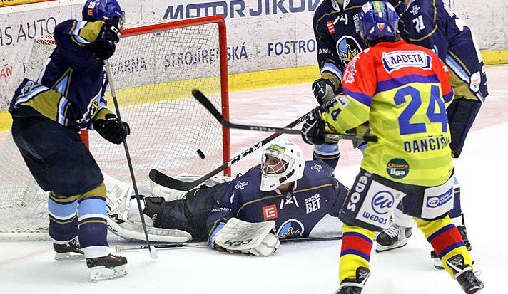 Motor ztratil vedení a z Kladna se vrací bez bodu