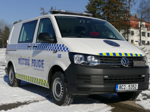 Českobudějovičtí strážníci mají nové auto, použijí ho při odchytu zvířat a opilců