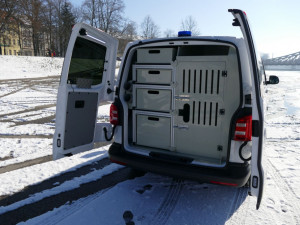 Českobudějovičtí strážníci mají nové auto, použijí ho při odchytu zvířat a opilců