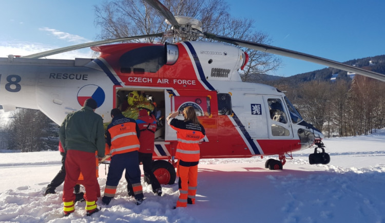 Zraněný muž byl převezen do nemocnice v Plzni