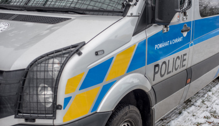 U Krasejovky se srazil autobus s osobním autem. Řidička auta utrpěla těžká zranění