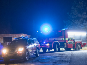 Mezi Nemanicemi a Hrdějcemi stojí havarovaný vlak. Nehodu vyšetřuje kriminálka