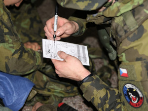 Před transportem pacienta na vyšší úroveň péče se vyplňují údaje o jeho zdravotním stavu.