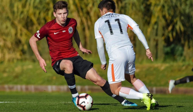 Středovou řadu Dynama posílí Daniel Mareček