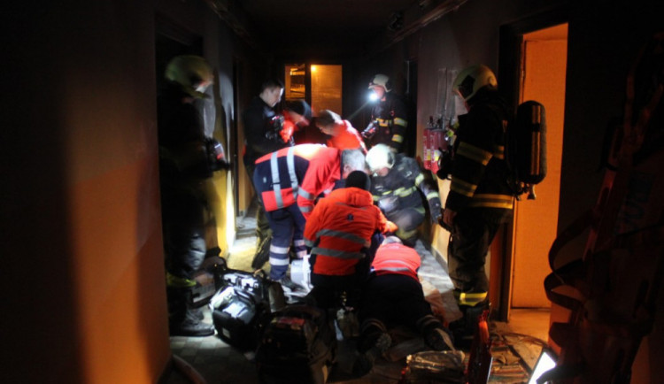 Hasiči společně se záchranáři