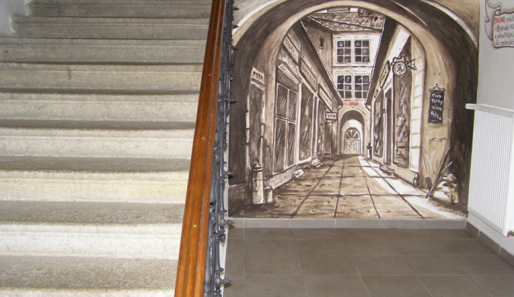 Průchodní dům, malba.