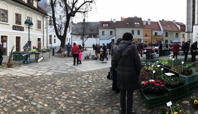 Oprava kláštera na Piaristickém náměstí se trhů nedotkne