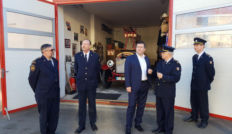 Ministr vnitra navštívil českobudějovické hasiče, společně projednávali modernizaci jejich zázemí