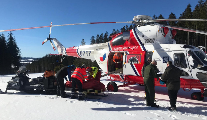Na Lipně se při lyžování zranil osmiletý chlapec. Letěl pro něj vrtulník