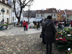 Oprava kláštera na Piaristickém náměstí se trhů nedotkne