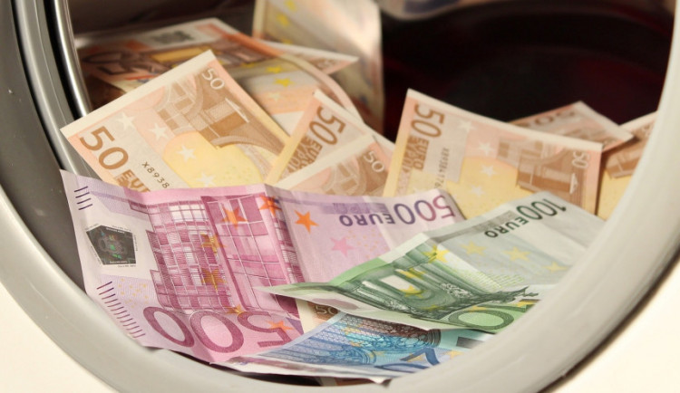 Šedá ekonomika podle většiny Čechů brzdí ekonomický růst. Jak s problémem bojují města?