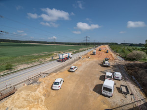 Část dálnice D3 z Hodějovic do Třebonína se může začít stavět. ŘSD předalo staveniště
