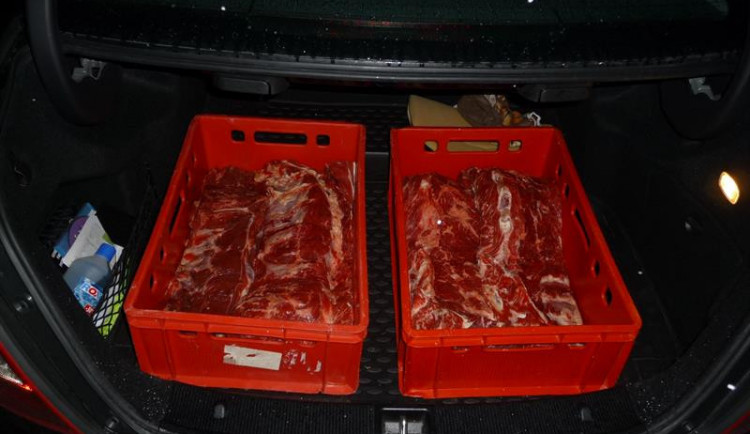 Celní správa zajistila 33 kilogramů nebezpečného hovězího masa, to mělo skončit v jedné z českokrumlovských restaurací