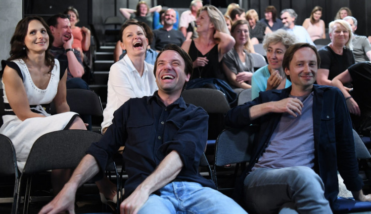 Zkáza dejvického divadla