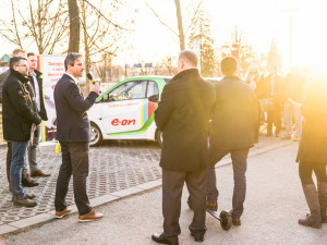 Elektromobily se mohou nabíjet i u náplavky. E.ON otevřel druhou dobíjecí stanici v Budějcích