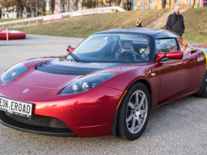 Elektromobily se mohou nabíjet i u náplavky. E.ON otevřel druhou dobíjecí stanici v Budějcích