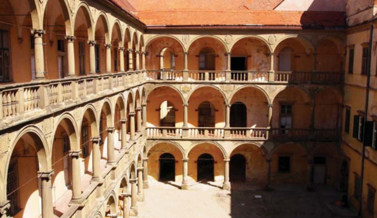 Kraj chce pomoci Moravskému Krumlovu k získání Slovanské epopeje zpět