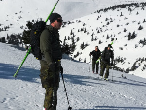 Náročný výstup z údolí Bílého Labe během závěrečného přesunu v délce 25 kilometrů