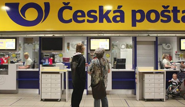 Česká pošta dohání resty z minulosti. Kartou klienti brzy zaplatí na všech pobočkách